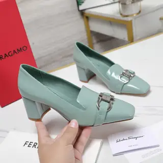 Salvatore Ferragamo Ferragamo 2024 Spring and Summer new classic F-buckle deep-mouth