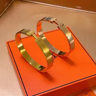 Hermès bracelets are a real test of the craftsmanship of the craftsman. High-end