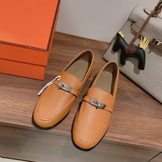 Hermes Kelly buckle loafers. I bought the product again at the beginning of the year. It