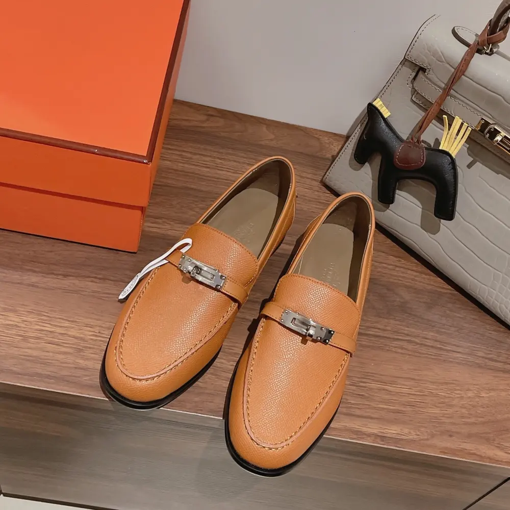 Hermes Kelly buckle loafers. I bought the product again at the beginning of the year. It