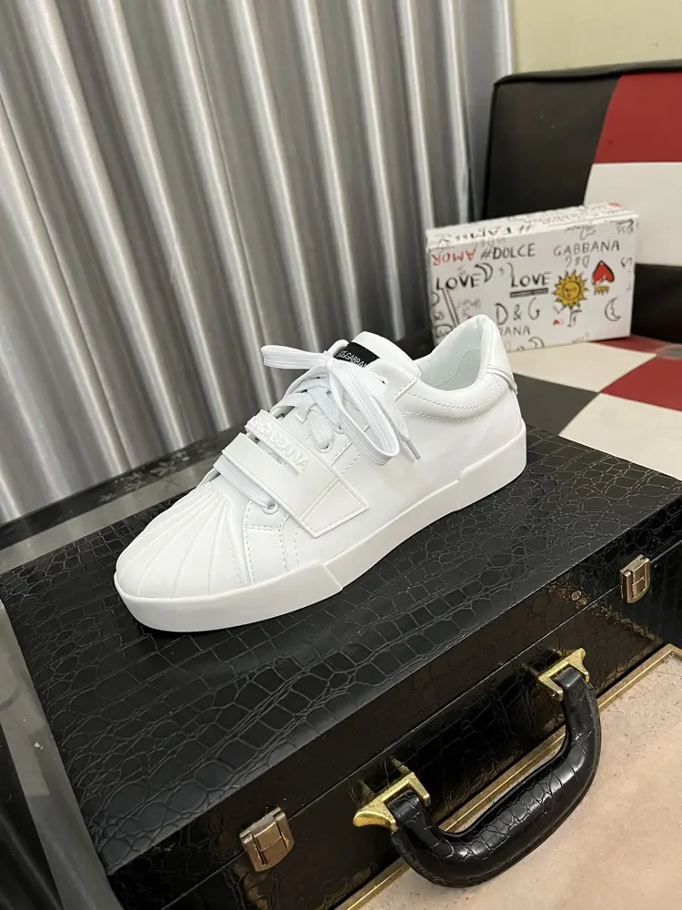 Dolce & Gabbana Dolce&Gabbana high-end men’s sports and casual shoes. Original goods from