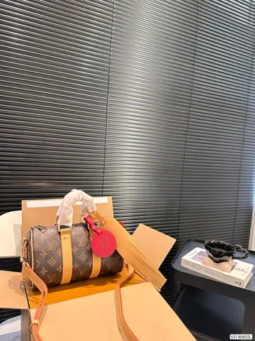 Louis Vuitton Crossbody 90822L