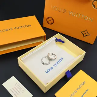 Louis Vuitton ring