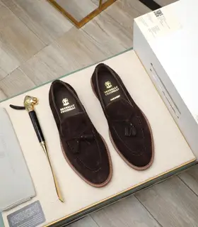 Brunello Cucinelli casual leather shoes Classic yarns inspire the sophistication and sporty