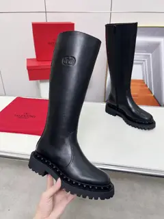 Valentino boots original mold rivets (non-oxidized) high-end custom import. Fabric: black