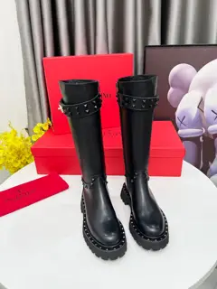 Valentino rivet style 2024 new knight boots. Looks great on the feet. Super comfortable. of