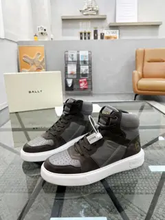 BALLY men’s high-top boots sneakers are in classic colors