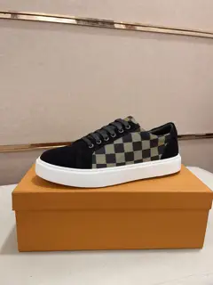 Louis Vuitton trendy men’s shoes