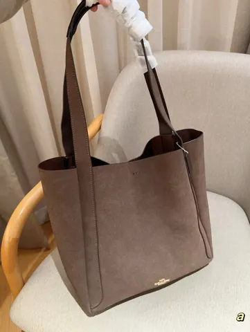 COACH Tote
