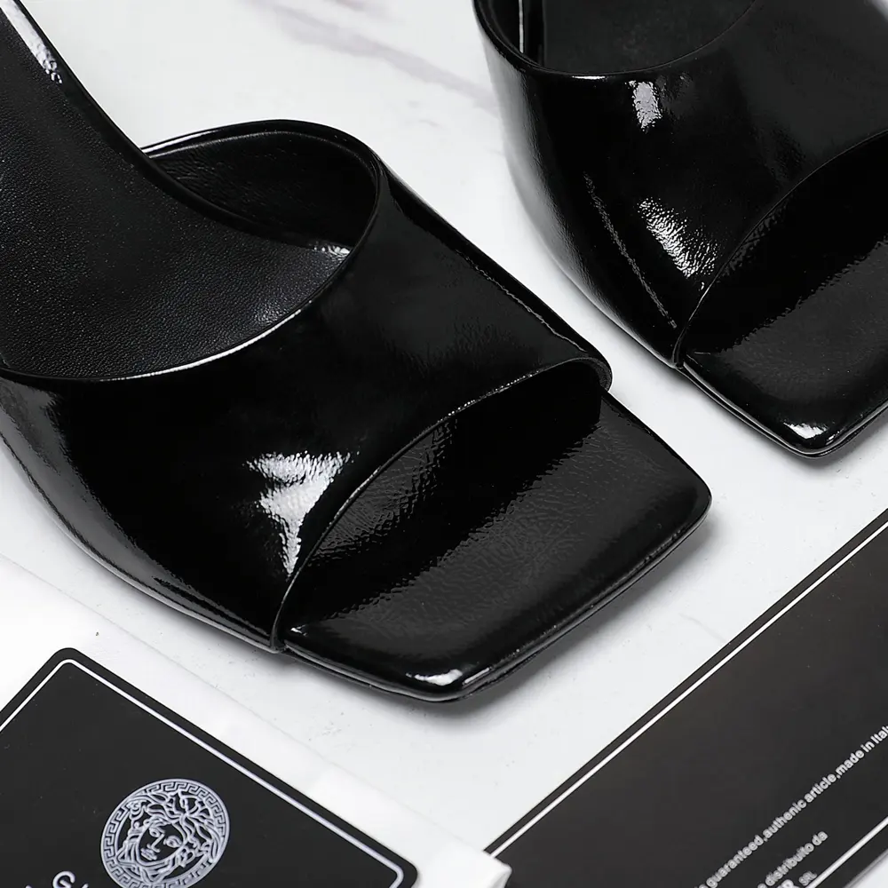 Versace Milan Fashion Show transparent perfume crystal thick heel new perfume heel