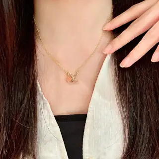 Louis Vuitton classic floral design double flower design pendant necklace