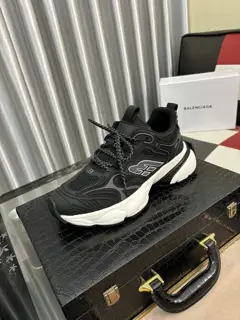 Balenciaga Handmade Hot Diamond 3xl Series Retro Casual Sports Shoes Series launches to