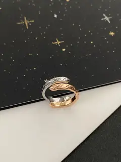 Chanel coco crush high-end collision between fingers two-color gold diamond pattern open