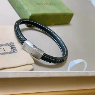 The latest model of Gucci bracelet
