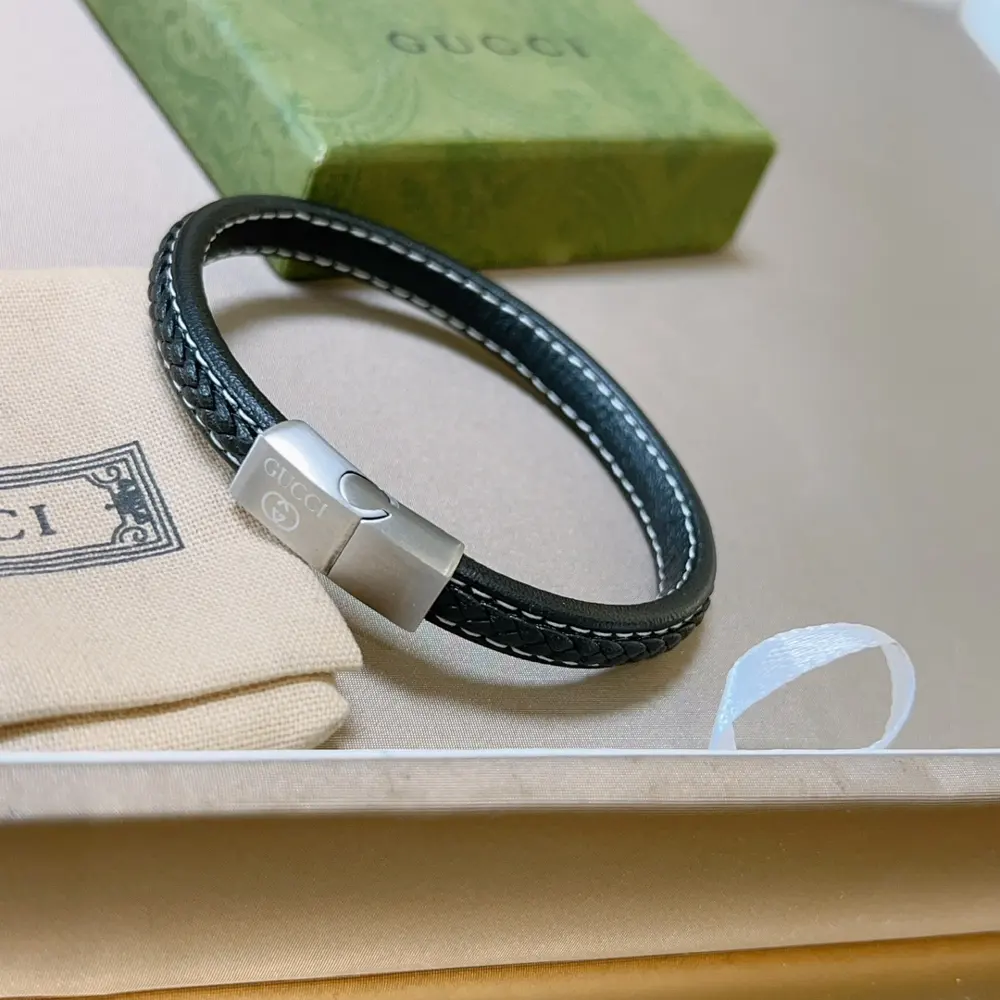 The latest model of Gucci bracelet