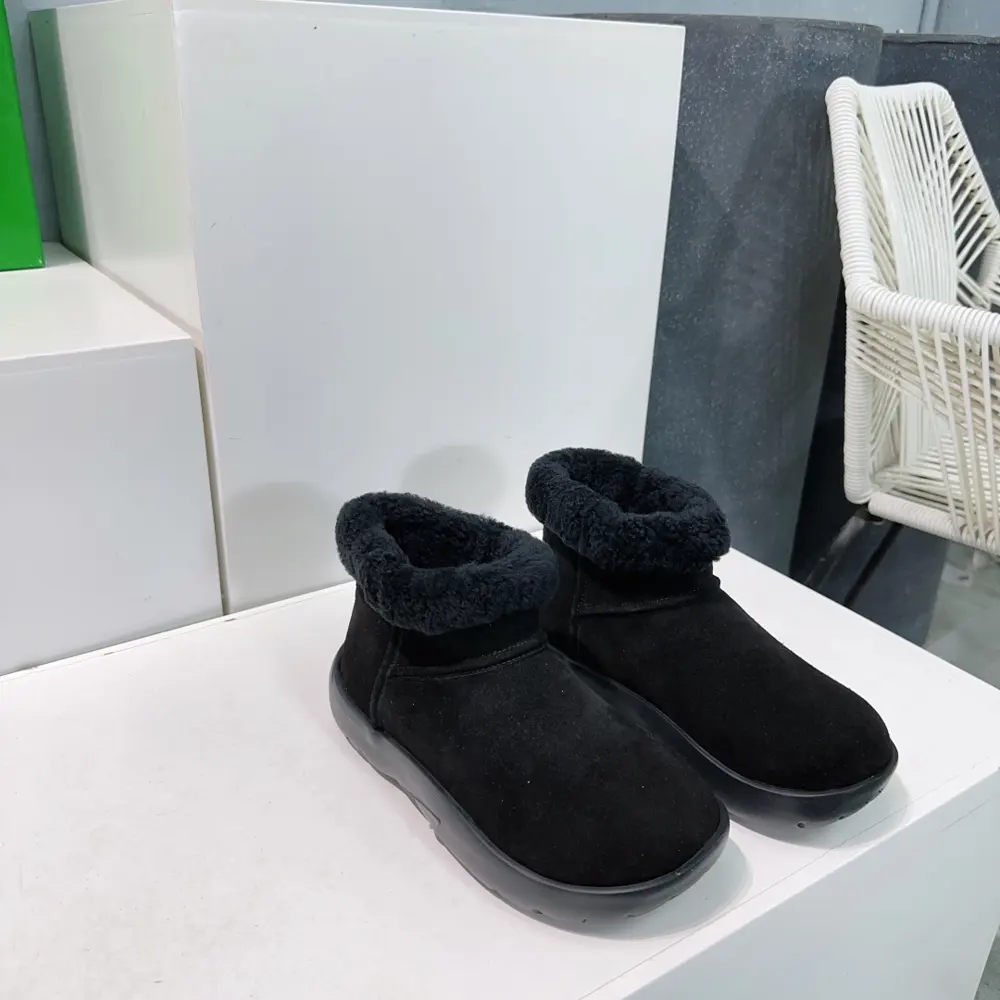 BOTTEGA VENETA 24ss autumn and winter new round-toed simple snow boots furry short boots