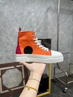 Dolce & Gabbana casual shoes are fashionable and versatile