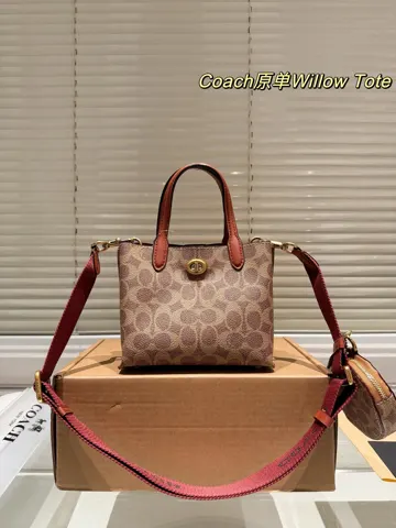 COACH Tote