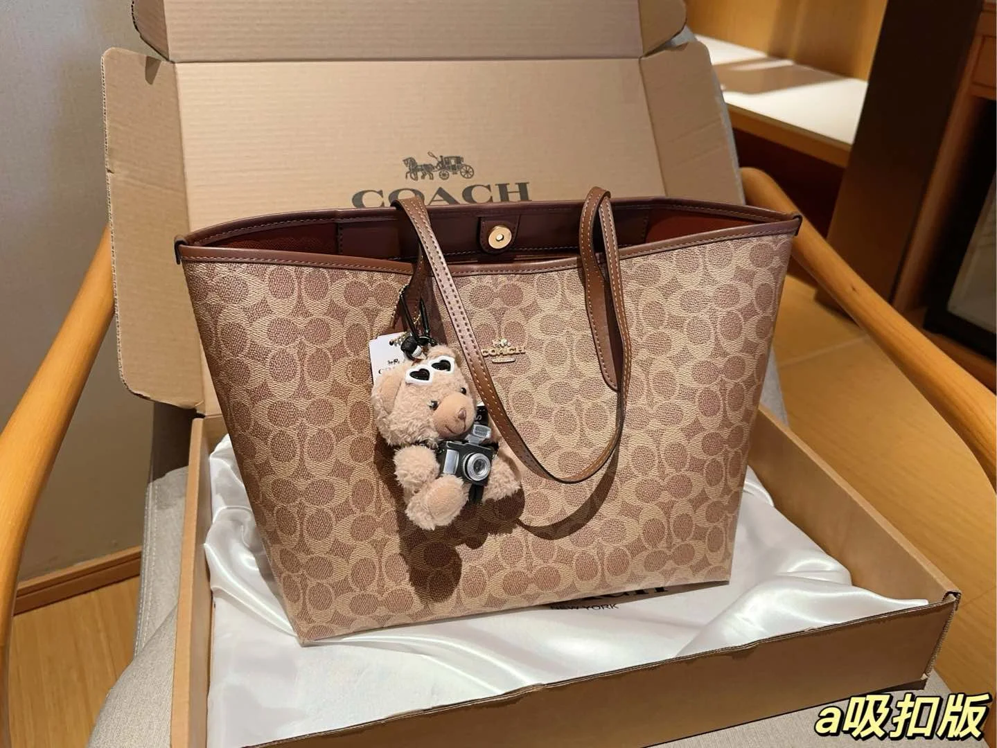 COACH Tote