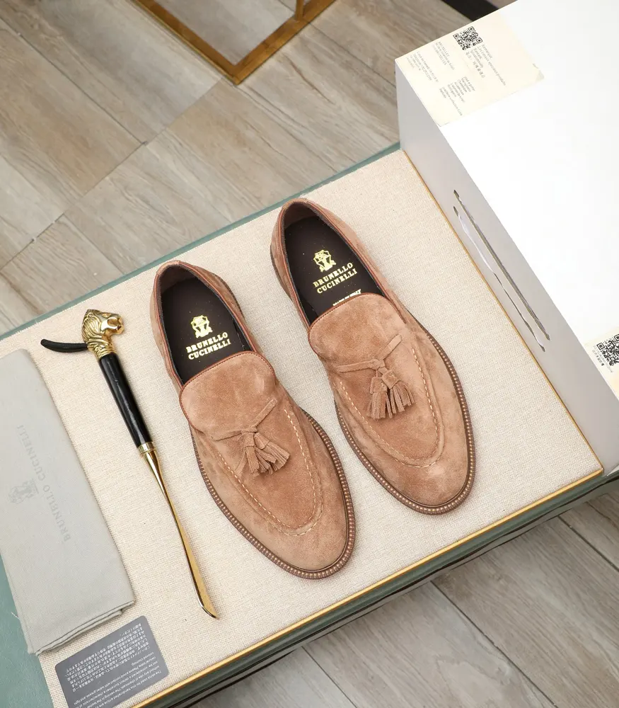 Brunello Cucinelli casual leather shoes Classic yarns inspire the sophistication and sporty