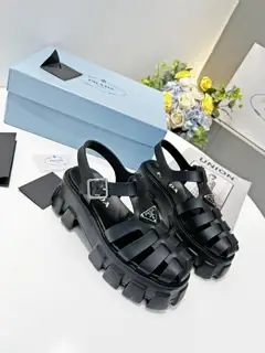 Prada is super popular. Prada’s latest spring and summer 2023 sawtooth Roman braided