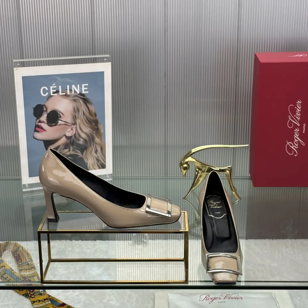 Roger Vivier classic Trompette series square buckle square toe flat shoes