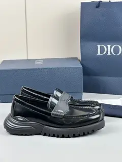Dior casual leather shoes are on sale now. The upper