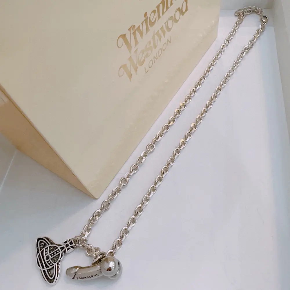 Vivienne Westwood Classic Large Saturn Necklace