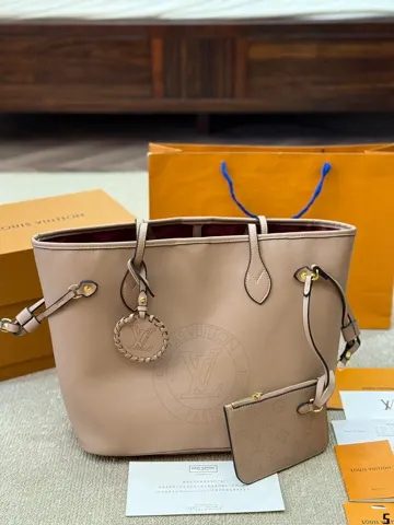 Louis Vuitton Neverfull