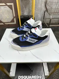 DSQUARED2 casual sports shoes are on sale at the same time in Z cabinet
