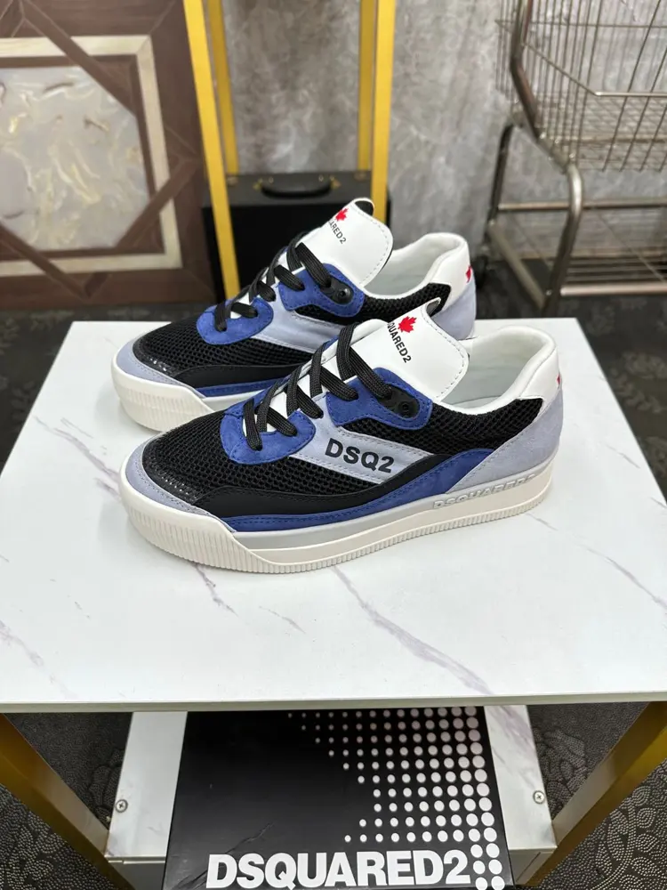 DSQUARED2 casual sports shoes are on sale at the same time in Z cabinet