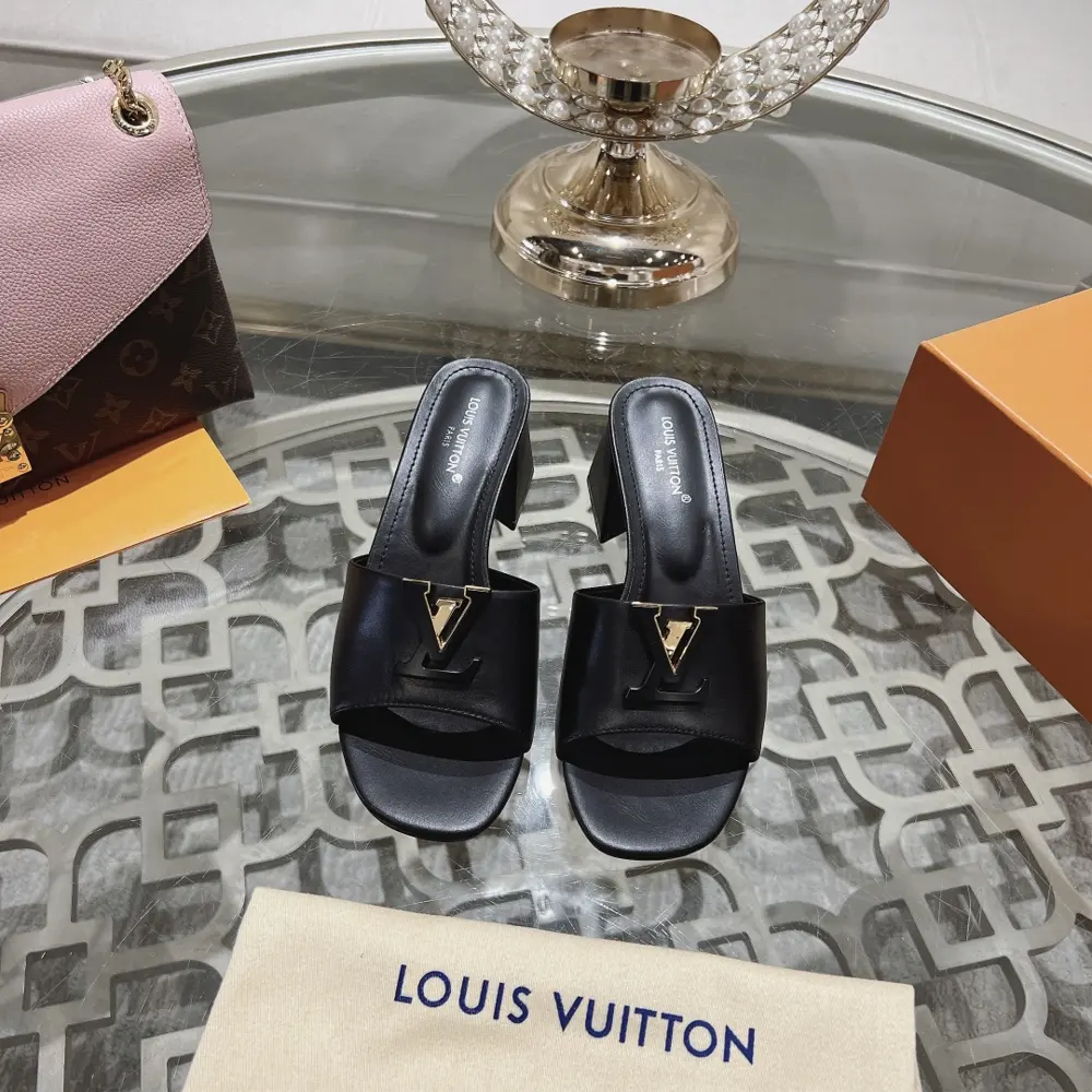 Louis Vuitton original mold hand-made buckle + electroplating process Full of craftsmanship