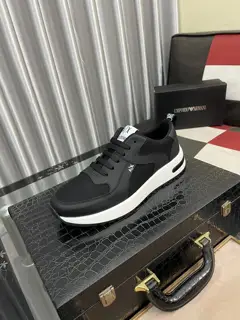 Armani new casual shoes are on sale. Upper cowhide + leather lining