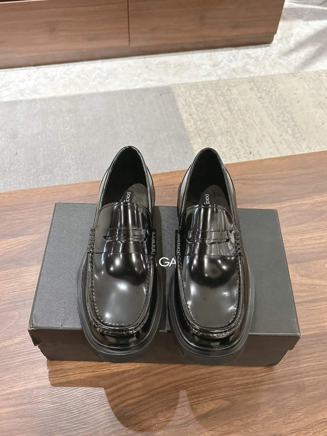 Dolce & Gabbana boutique casual leather shoes