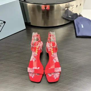 Prada’s latest spring and summer catwalk hot-selling sandal series
