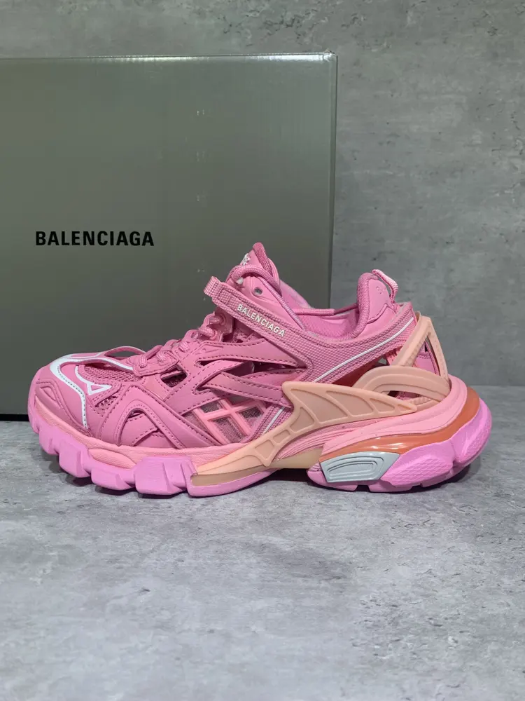 Balenciaga Track 4.0 Balenciaga 4th generation Added a new design While continuing the