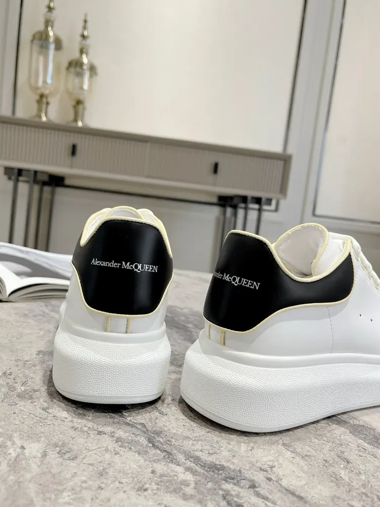 Alexander McQueen classic star hit all-match white shoes