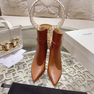 Women’s shoes