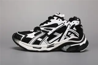 Balenciaga Runner shows the designer Demna’s sports shoe style through details such as