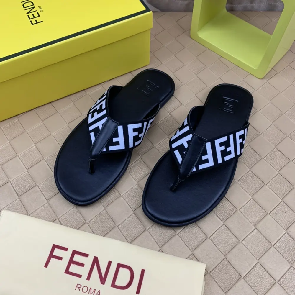 Fendi slippers are synchronized with the counter. The upper