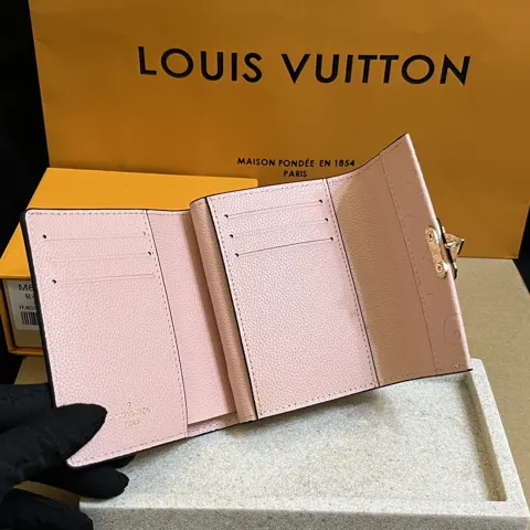 Louis Vuitton Wallet M80880