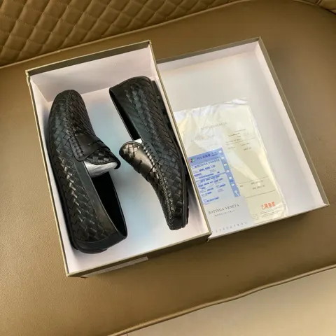 BOTTEGA VENETA loafers. The upper