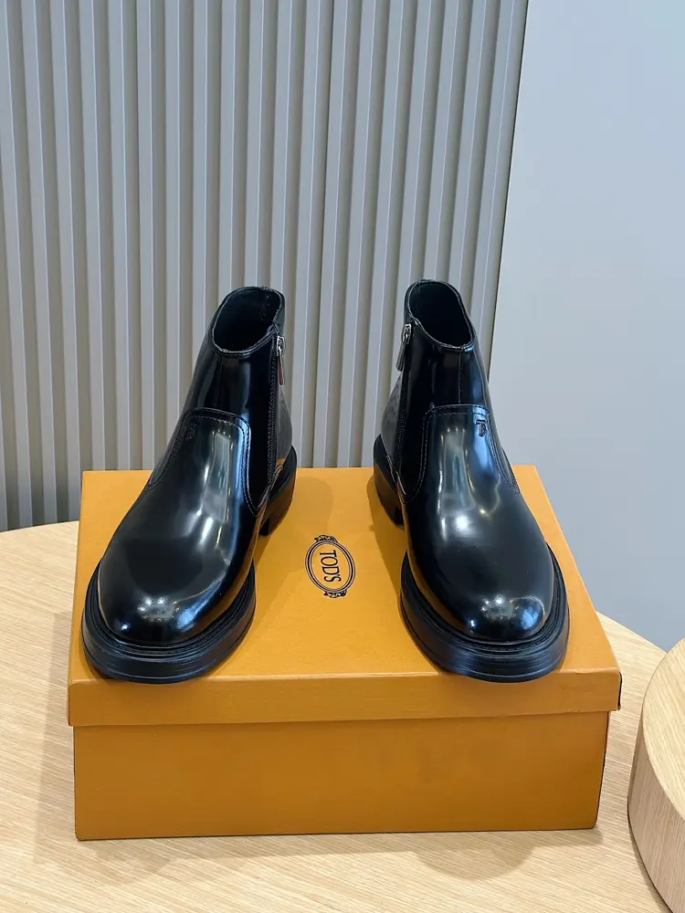 Tods cowhide men’s bare boots