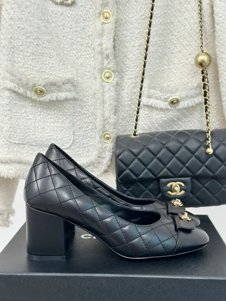 Chanel diamond double C thick heel single shoes