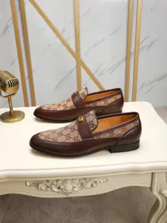 GUCCI casual leather shoes. The shoe shape is three-dimensional and handsome