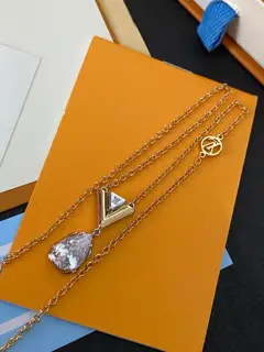 Louis Vuitton classic floral design double flower design pendant necklace