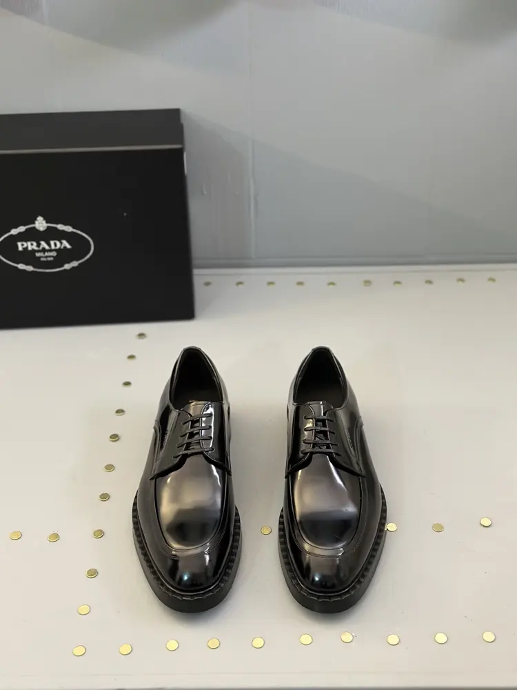 Prada men’s business casual leather shoes. leather outsole series. The upper