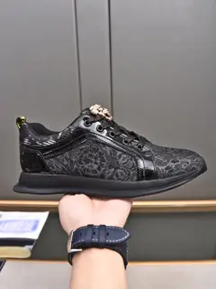 Versace fashion men’s shoes are luxurious and of high quality. Designers professionally