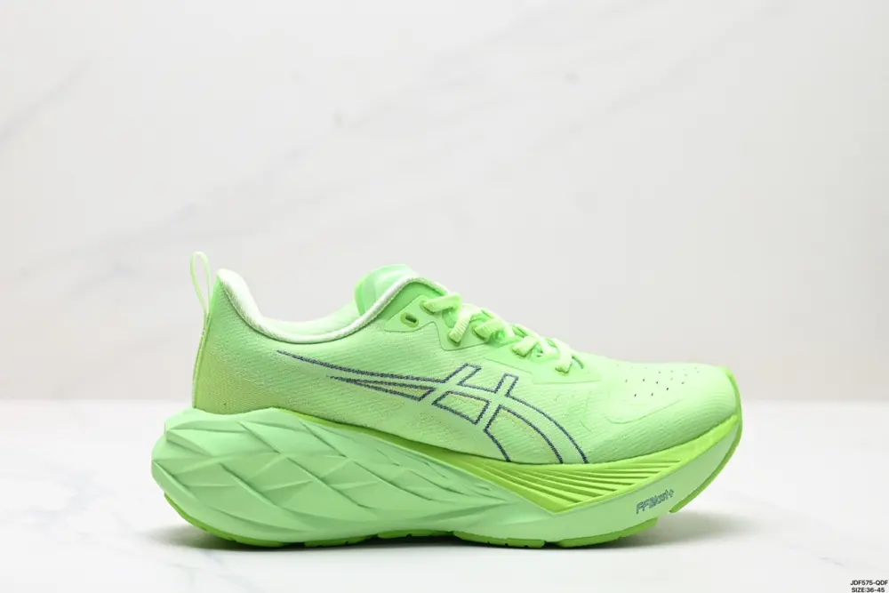 Asics Novablast 4 lightweight running shoes 1012B722-100
