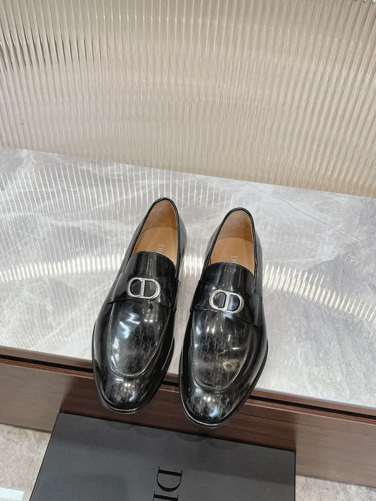 Dior Timeless loafers embody classic elegance. Elegant appearance with slender silhouette